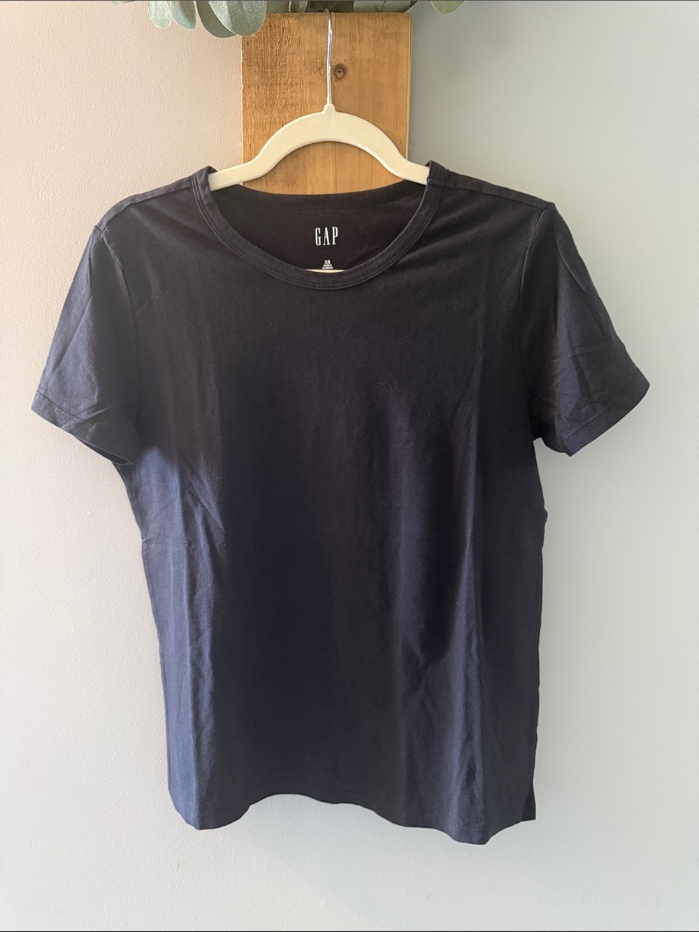 GAP Women’s Black Short Sleeve Crew Tee, avail in XS, S, M, NWTs